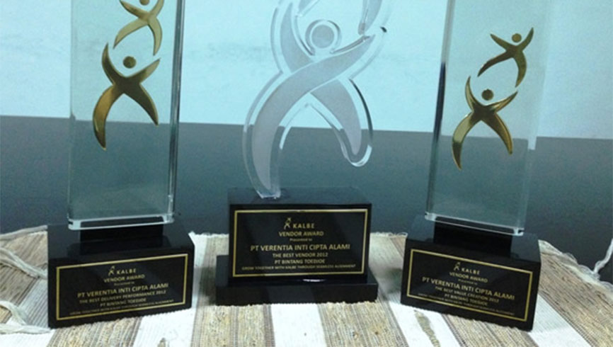 Verentia Inti Cipta Alami is Awarded as Best Vendor 2012 by Kalbe Group - PT. Bintang Toedjoe